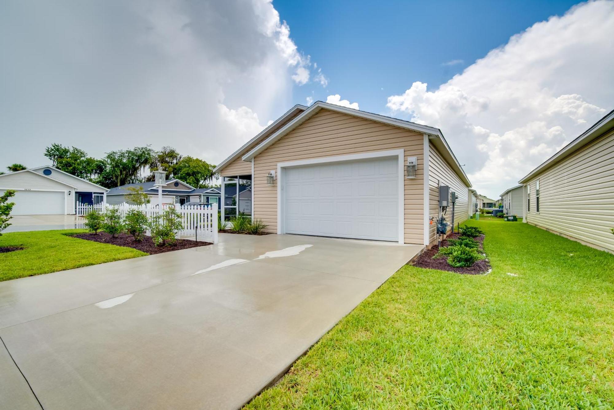 Sun-Soaked Retreat In The Villages With Grill! Exterior photo
